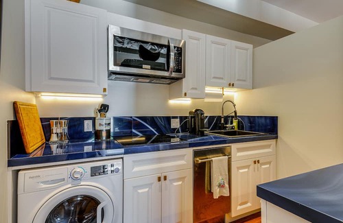 Santa Monica Canyon Apartment | Well-Designed Santa Monica Studio < 1 Mi to Beach