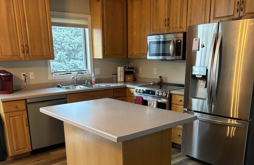 Neenah Condo | Comfortable secure condo that sleeps 8 comfortably!