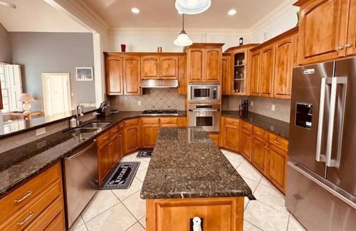 Raleigh House | Luxury home on 1.6 acre & 5 smart TVs w YouTube TV