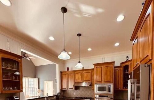 Raleigh House | Luxury home on 1.6 acre & 5 smart TVs w YouTube TV