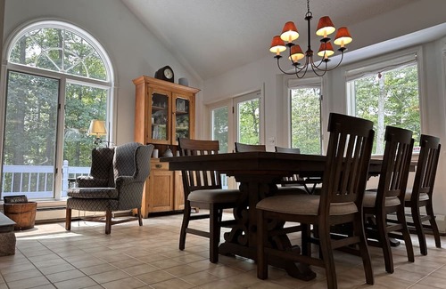 Mayfield House | Woodland Hill's Charming 7BDR Home