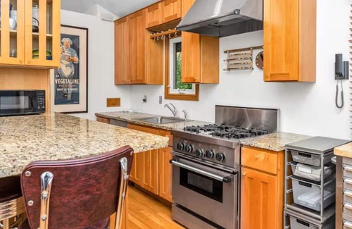Cedar-Isles-Dean House | Uptown mpls 4-bedroom house near lakes and downtown mpls!
