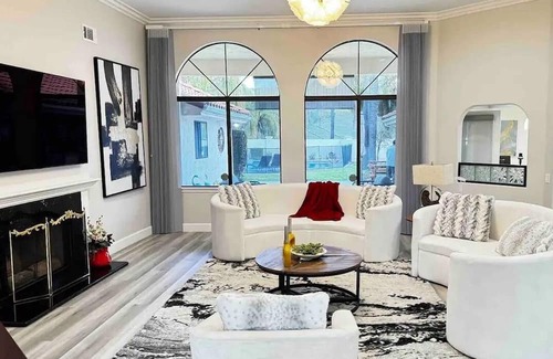 West Covina House | Dream Home with swimming pool & Jacuzzi