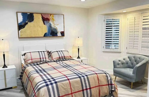 West Covina House | Dream Home with swimming pool & Jacuzzi