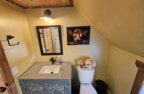 Hayward Apartment | The Loft on Main