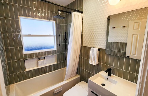 Englewood House | Urban Retreat: 2 King beds, Hot tub, Fenced Yard