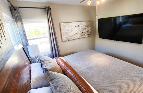 Englewood House | Urban Retreat: 2 King beds, Hot tub, Fenced Yard