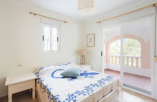 La Font d'en Carros Apartment | Apartment 'Maison Oliva 2' with Mountain View, Shared Pool and Wi-Fi