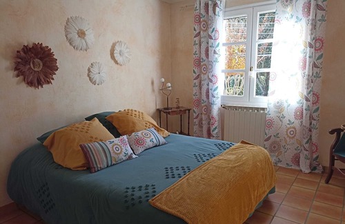 Campagne Villa | Homerez - Villa for 6 ppl. with swimming-pool, garden and terrace at Campagne