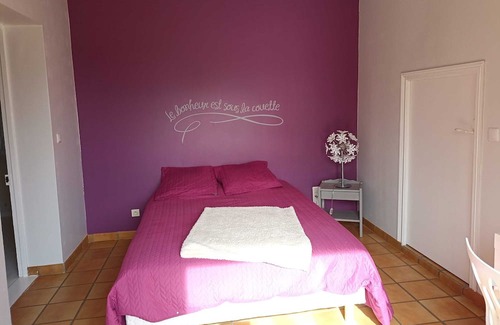 Campagne Villa | Homerez - Villa for 6 ppl. with swimming-pool, garden and terrace at Campagne