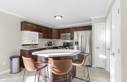 Fishers House | Fantastic 4 Bed - family Friendly! Quiet Retreat.