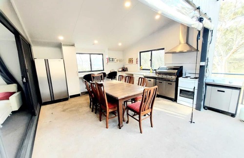 Jindabyne Cabin | HUGE 9 Bedroom house, 6 Bathrooms, 2 Lounge rooms, 2 kitchens, Private Gardens