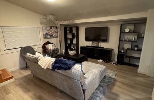 North Central House | Cozy and quaint home in Pasadena!