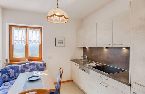 Caldaro Sulla Strada del Vino Apartment | Apartment Vernatsch Comfortable Vacation Home