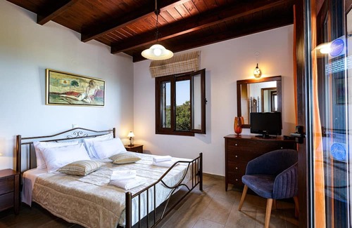 Xiro Chorio Villa | Villa Nefeli with private pool