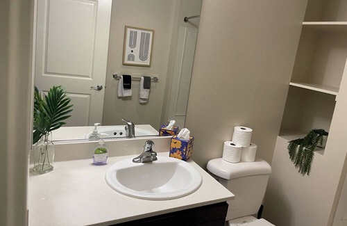 Miracle Mile Apartment | Cozy and Stylish Unit