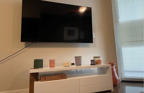 Miracle Mile Apartment | Cozy and Stylish Unit
