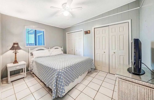 Crescent Beach House | Pet-Friendly Beachside Haven for 8, Walk to Beach