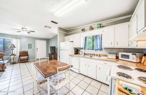 Crescent Beach House | Pet-Friendly Beachside Haven for 8, Walk to Beach