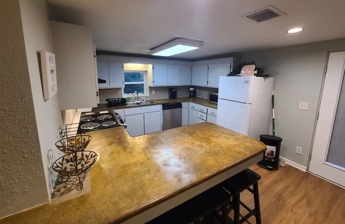 Lower Grand Lagoon House | Beach Bungalow Pet-Friendly 5 Minutes to the Beach