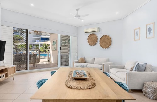 Urangan Apartment | Stunning Poolside Paradise - Amazing Design, Gym, Pool, Parking
