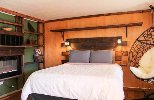 Howard House | Black Bear Lodge 2 Su