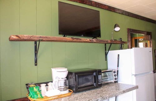 Howard House | Black Bear Lodge 2 Su