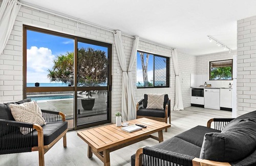 Traviston Apartment | Octopus on Dudley
