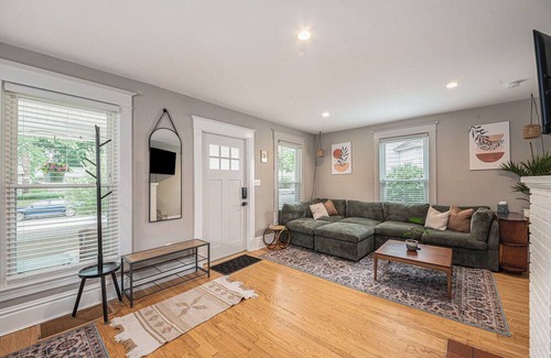 Grandville House | Cozy First Floor Apartment