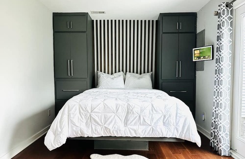 Indianapolis House | Private Charming Den - Best location Downtown Indy