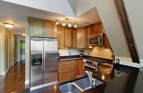 Saratoga Springs House | Hidden Gem! Beautiful Deck! Oversized Firepit!