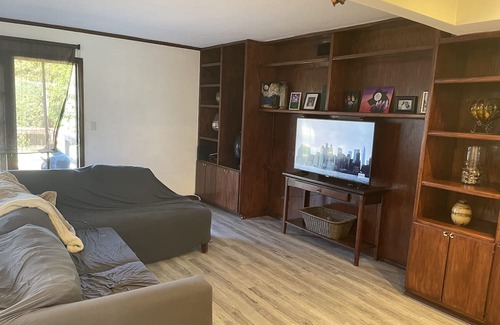 Chatsworth House | Cozy house with backyard in suburban neighborhood, central to Valley near 118