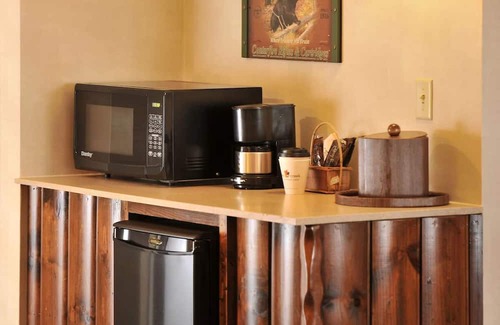 St. Joseph House | Deluxe 2 Double, Stoney Creek St. Joseph, Wild West Charm | 4 Units