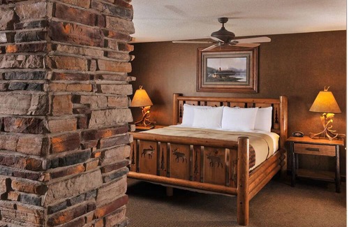 St. Joseph House | Theme Suite in Historic St. Joseph, Whirlpool, Stoney Creek | 3 Units