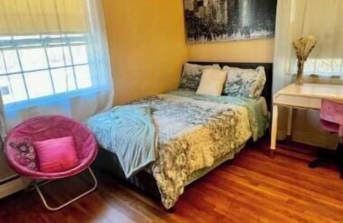 Framingham House | Quiet Home in a Safe Metro-west Boston Town