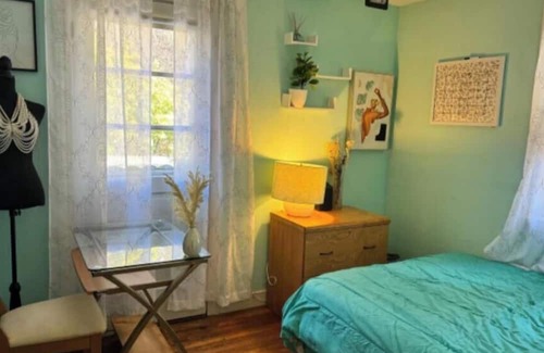 Framingham House | Quiet Home in a Safe Metro-west Boston Town