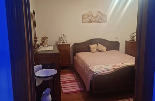 Panicale House | Holiday Home 'Casa Vacanza La Quercia A Panicale' with Shared Pool, Wi-Fi and Air Conditioning