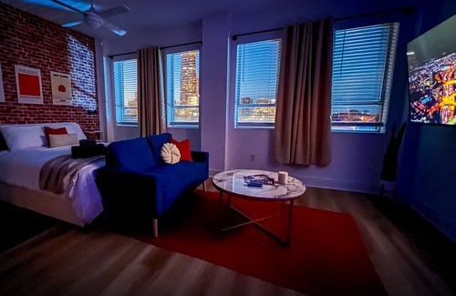 SoNo Apartment | Stylish Downtown Atlanta Loft FREE Parking No Cleaning Fee