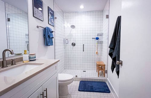 SoNo Apartment | Stylish Downtown Atlanta Loft FREE Parking No Cleaning Fee