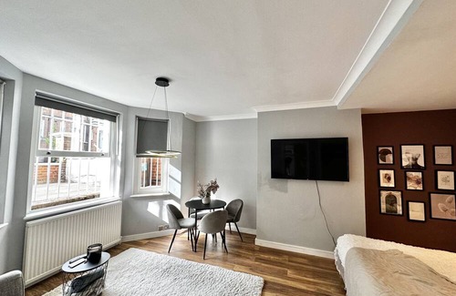 Belsize Apartment | Spacious studio for 4 near Regent’s Park
