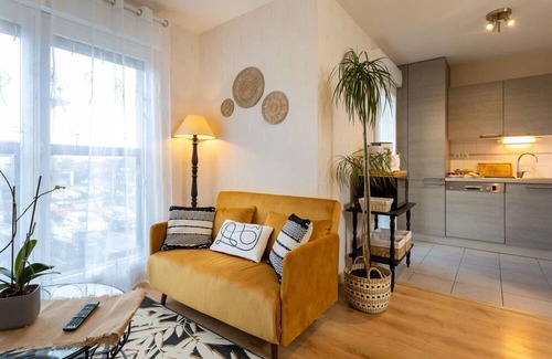 Saint-Meloir-des-Ondes Apartment | Lovely apartment for 4 people with WIFI, TV and terrace