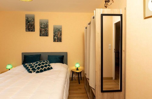 Saint-Meloir-des-Ondes Apartment | Lovely apartment for 4 people with WIFI, TV and terrace