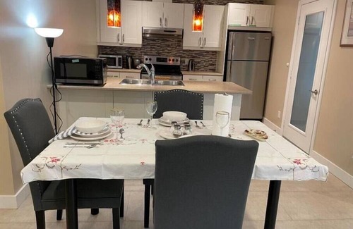 Vaughan House | Comfy new renovated 3 bed 3 bath above ground basement 7min to Canada Wonderland
