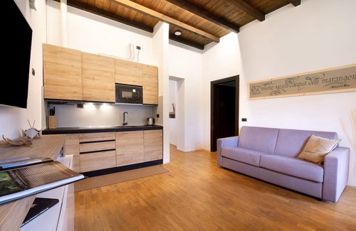 Calolziocorte Apartment | Apartment "Hotel Locanda Leonardo Bellagio" with Mountain View, Shared Terrace & Wi-Fi