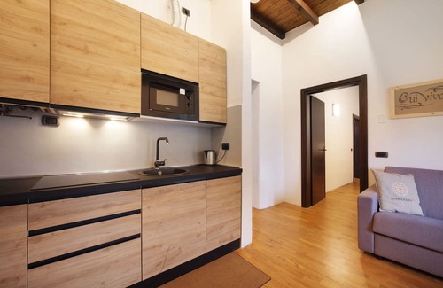 Calolziocorte Apartment | Apartment "Hotel Locanda Leonardo Bellagio" with Mountain View, Shared Terrace & Wi-Fi