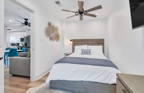 Tulane - Gravier House | Modern Comfort in NOLA: 3BR, 2BA Mid-City - Close to Downtown