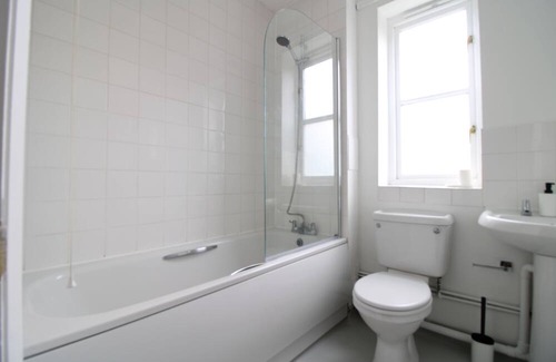 Nine Elms House | Immaculate Nine Elms Room Let!