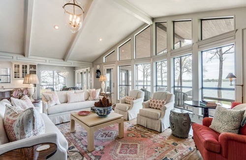Malakoff House | Beautifully Updated Cedar Creek Lakehouse - Open Water Views