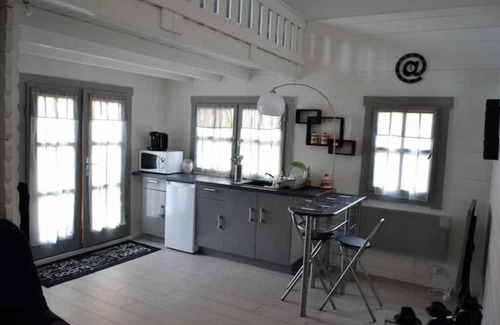 Villenave-d'Ornon Ski Chalet | Chalet au Fond du Jardin