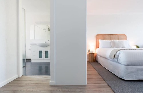 Riverside Apartment | Cute and Cosy Studio with Parking & WiFi